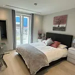 Marina Club - Luxury Apartment In Ocean Village