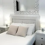 Delightful City Centre Studio Clarendon Apartment - Grand Central House