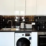 Deluxe City Centre Two Bedroom - Grand Central House