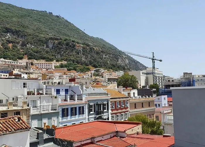 Gibraltar Town Centre Flat With Roof Terrace