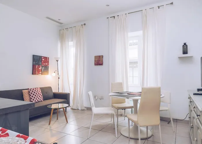 2Br And 2Ba In The Zoko Cozy And Convenient
