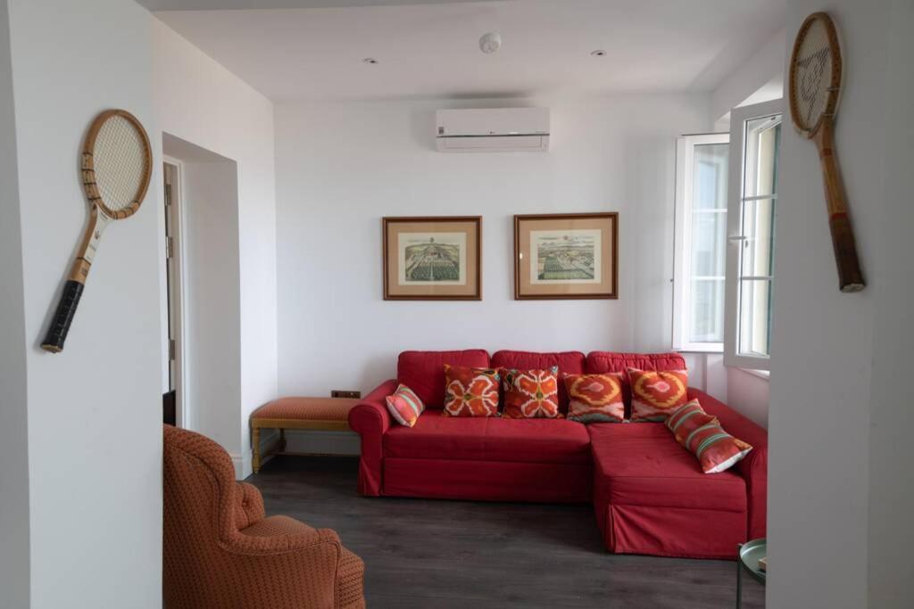 Charming Colonial Flat In Historic Building