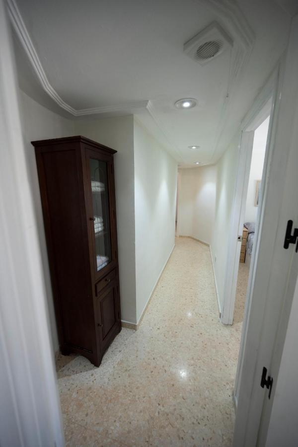 Bright And 2 Bedroom Flat In *