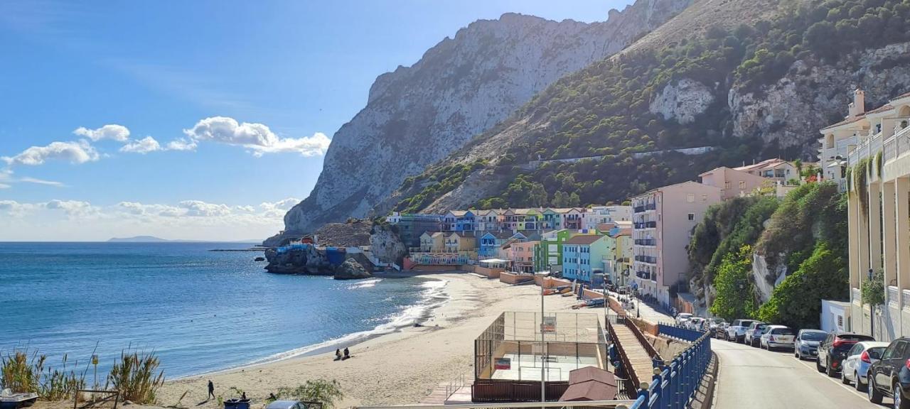 Căn hộ Large Studio With View-hosted By Sweetstay Gibraltar