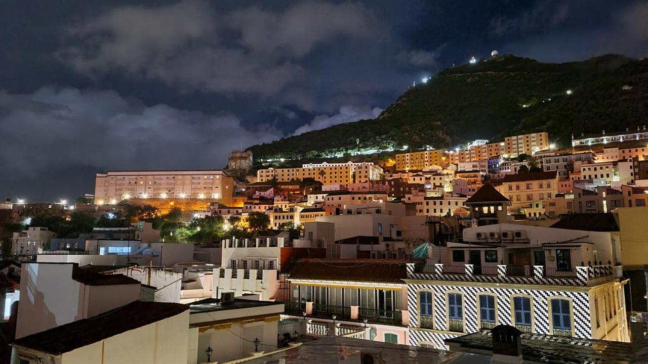 Town Centre Flat With Roof Terrace * Gibraltar