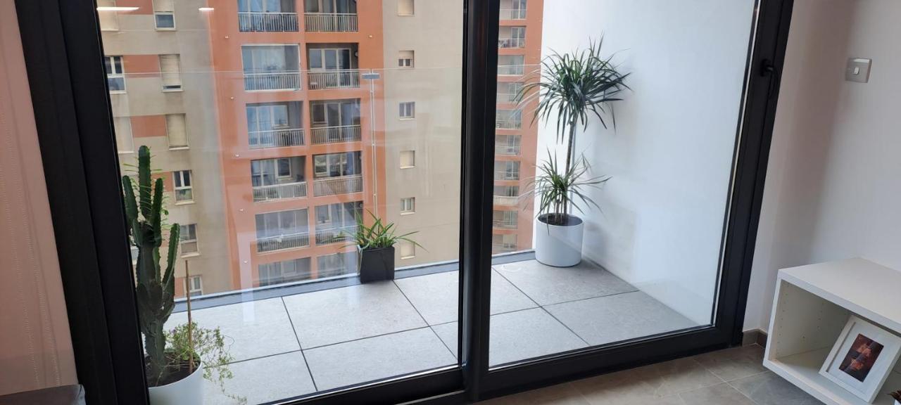 Large Studio With View-hosted By Sweetstay *