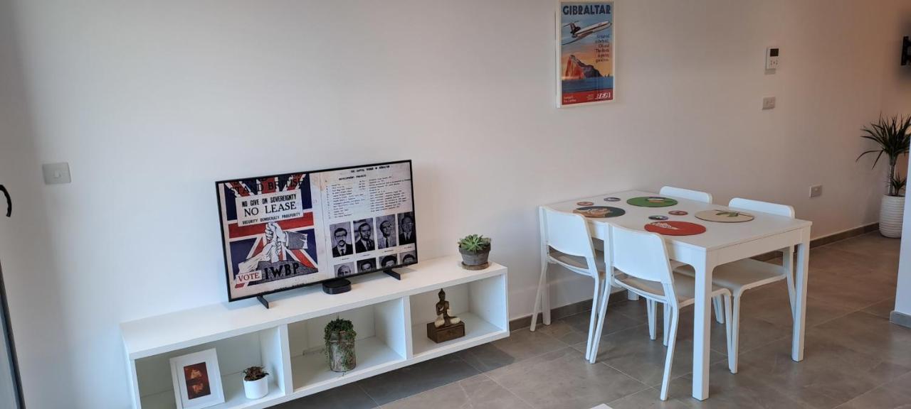 Large Studio With View-hosted By Sweetstay Căn hộ *