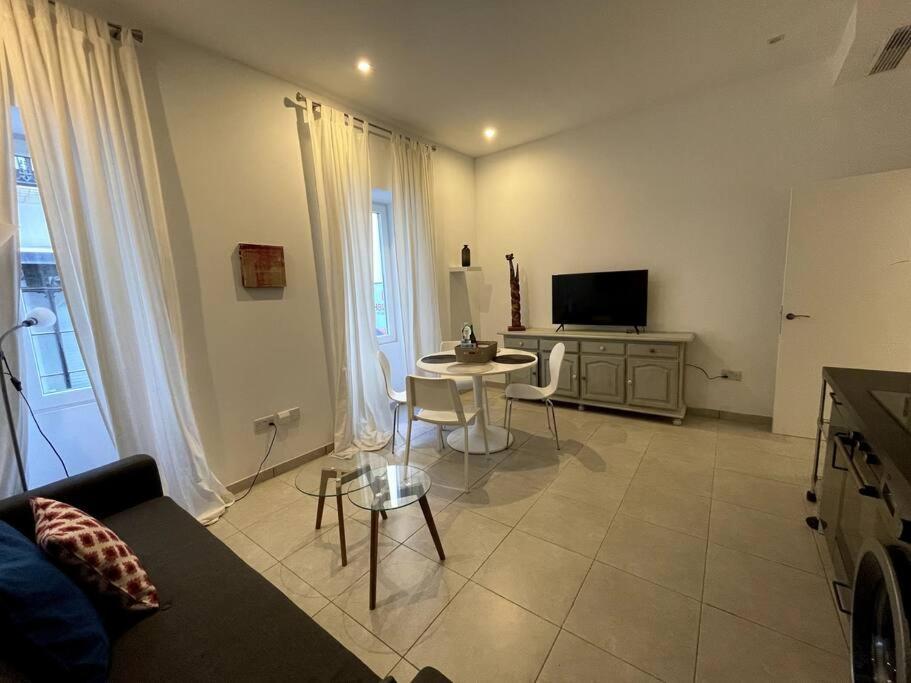 2br And 2ba In The Zoko Cozy And Convenient Apartamento Gibraltar
