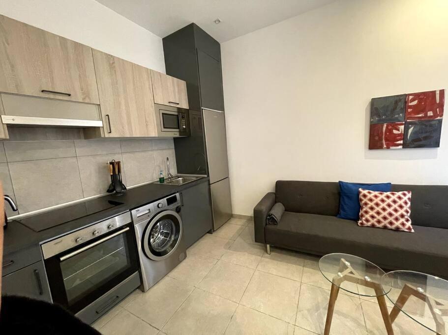 2br And 2ba In The Zoko Cozy And Convenient