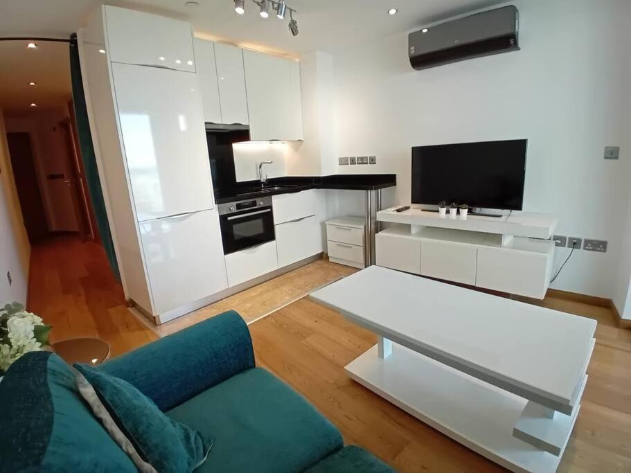 Hidden Gem At Luxurious Ocean Village * Gibraltar