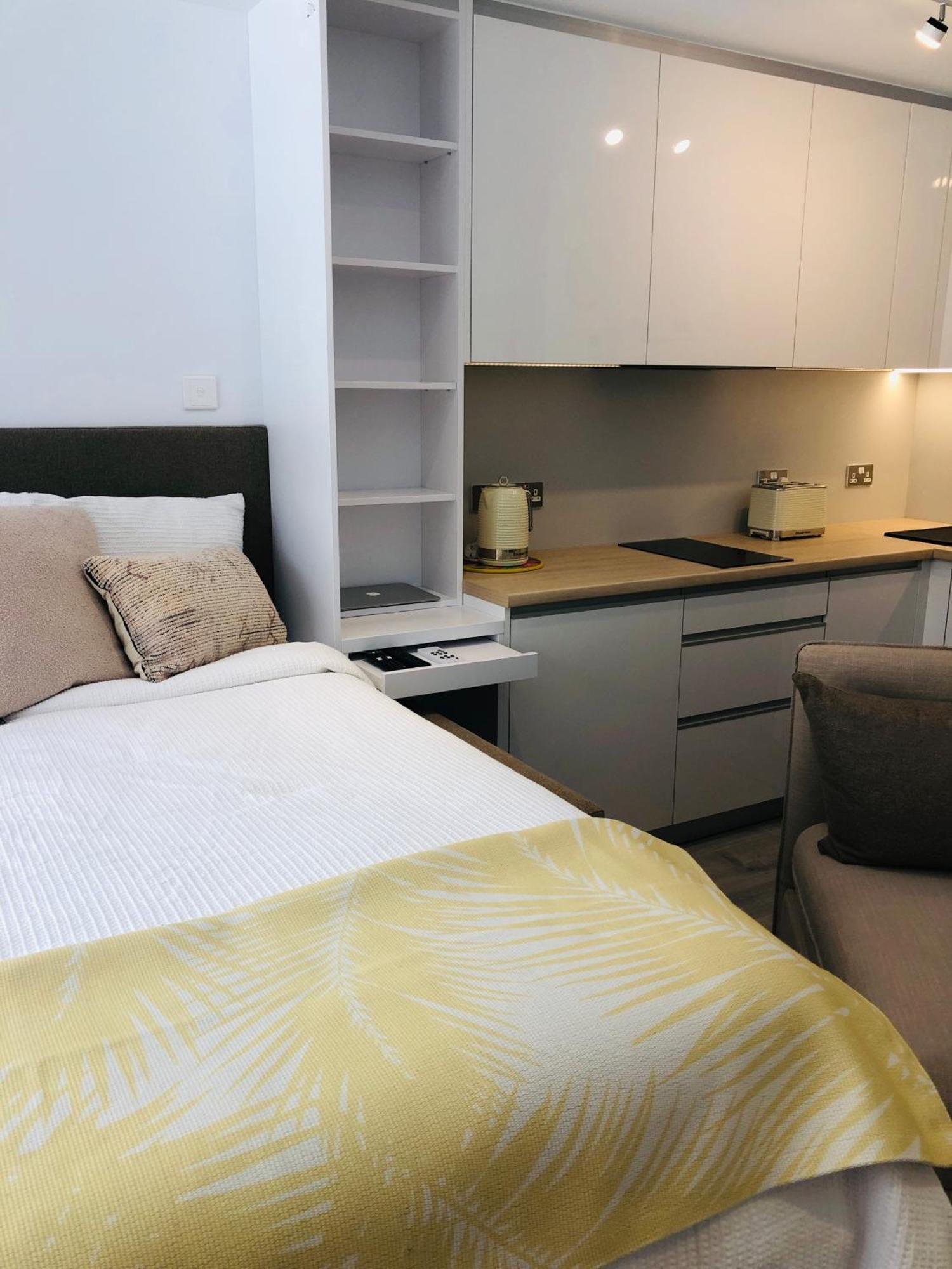 Cp High Floor Luxury Sleeps 3 Gibraltar