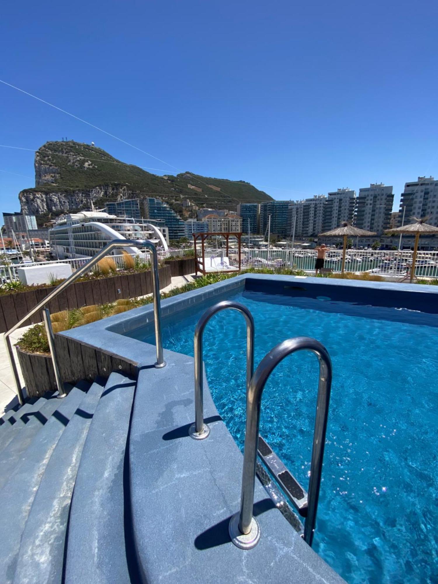 Apartment Deluxe Marina View Seafront