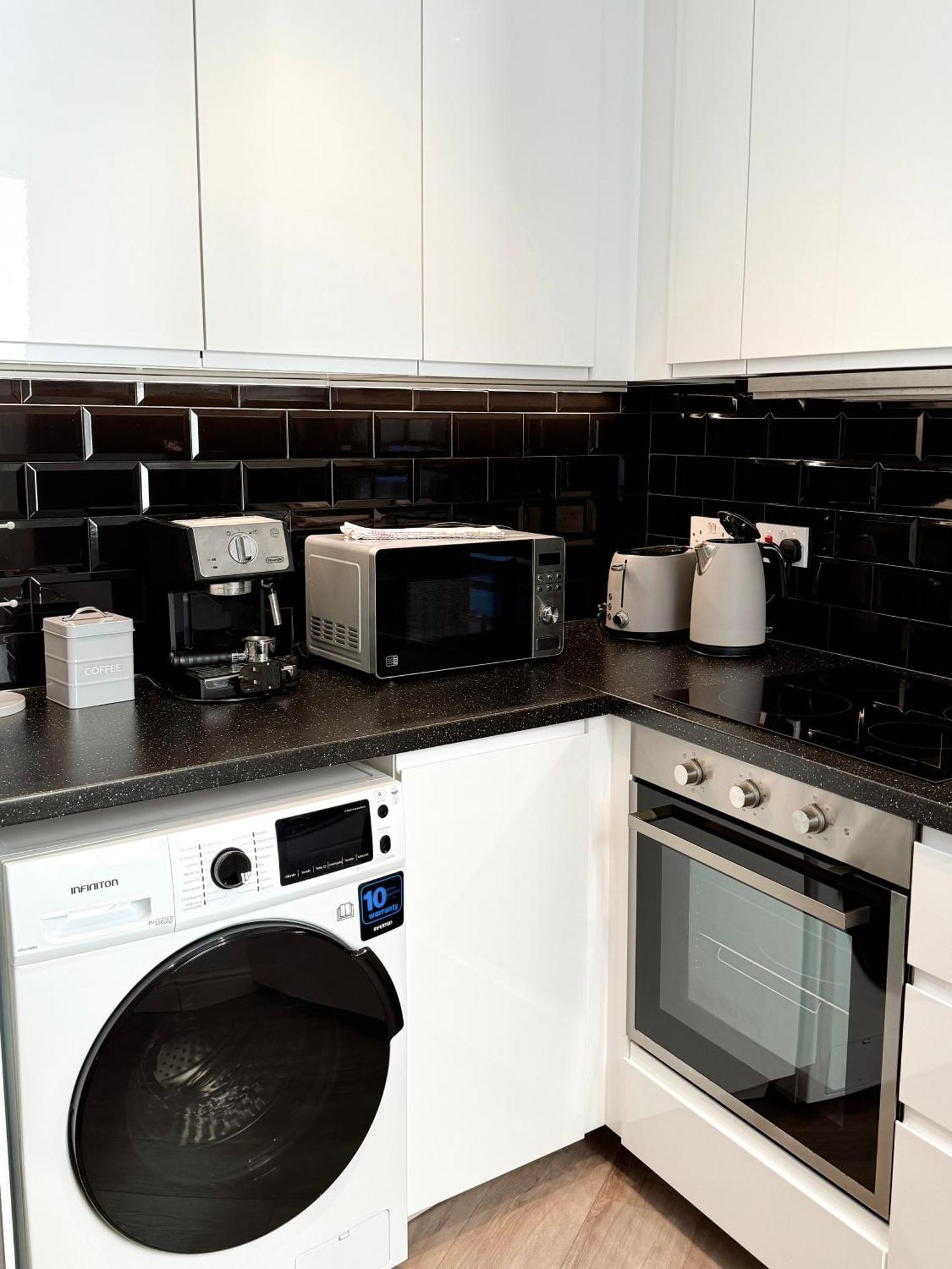 Delightful Centre Clarendon - Grand House *