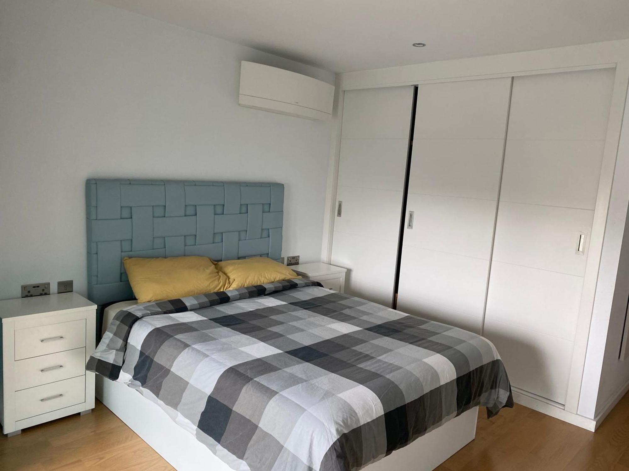 Căn hộ Family With Swimming Pools 3 Bedroom 2 Bathroom Rock Facing Gibraltar