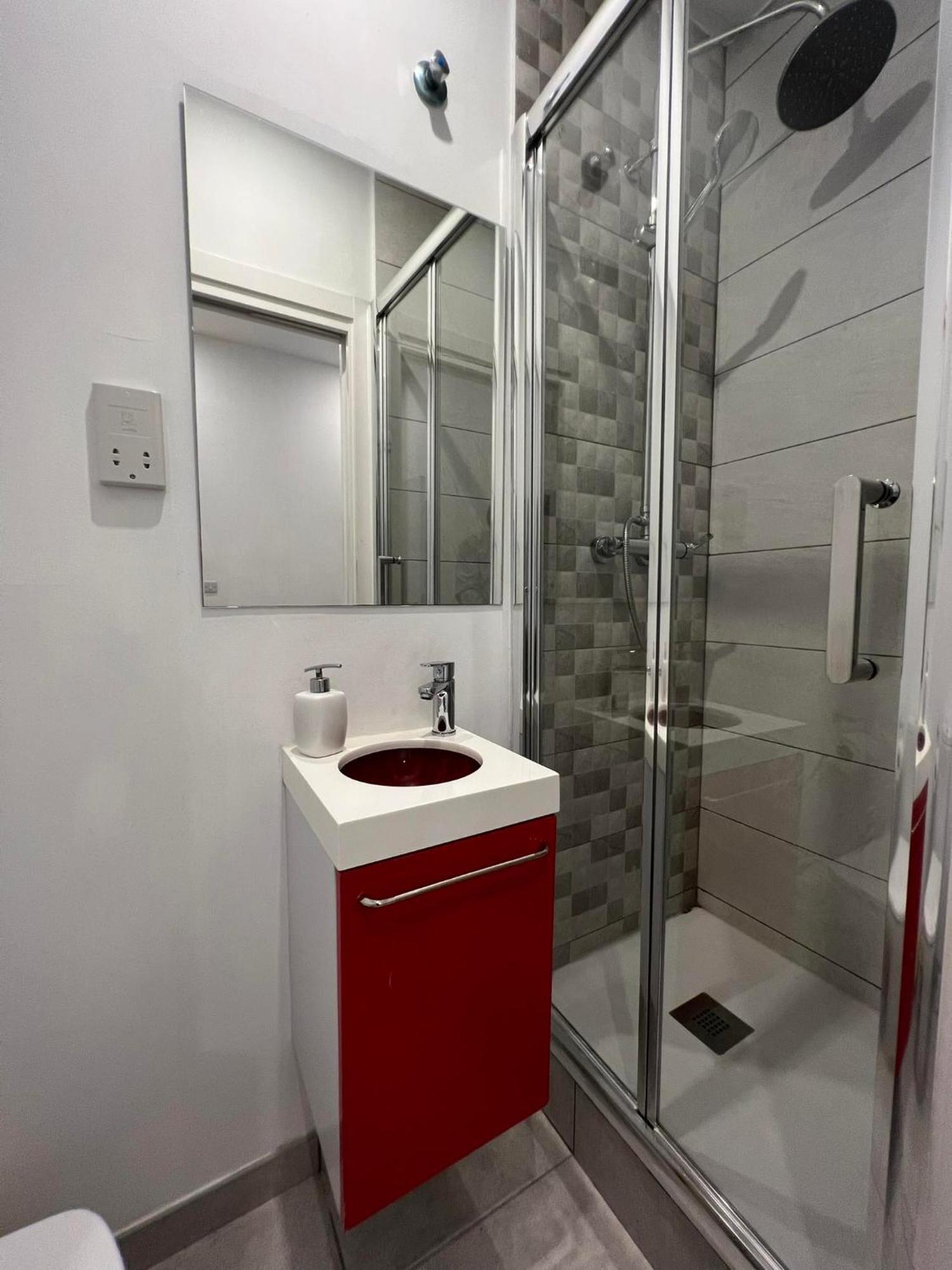 2br And 2ba In The Zoko Cozy And Convenient Gibraltar