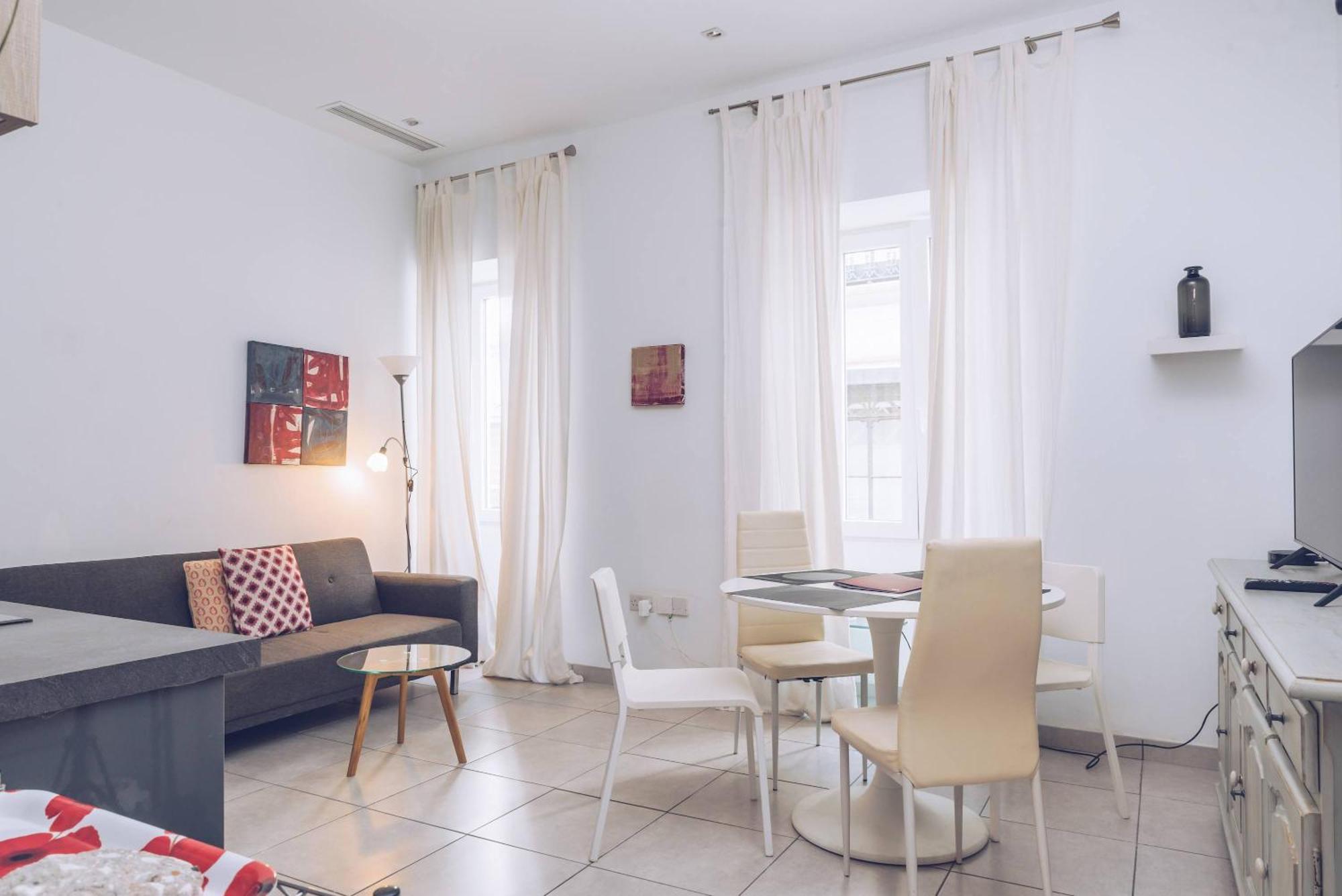 2br And 2ba In The Zoko Cozy And Convenient * Gibraltar