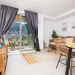 Luxury Modern Apartment With Exceptional Views!