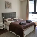 Luxurious Central Apartment With Pool