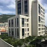 Luxurious Central Apartment With Pool