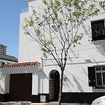 Bright, Chic, 3 Bedroom House In The Heart Of Town