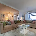 Neptune Suite-Hosted By Sweetstay