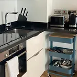 Rooftop Pool Apt With Spectacular Views And Central Location