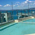 Rooftop Pool Apt With Spectacular Views And Central Location