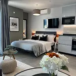 E1 Presidential Studios On High Floor With Stunning Sea Views