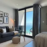 E1 Presidential Studios On High Floor With Stunning Sea Views