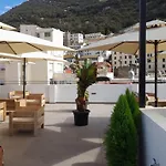 Main Street - 3 Bed Room - Family Friendly
