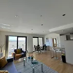 Luxury 1 Bed With Pool And Sea Views