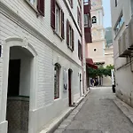 Elegant 2-Br Apartment With Unmatched Central Location
