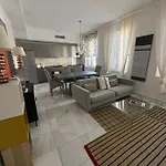 Luxury 2-Br Apartment In The Nook With Lift Access And Prime Central Location