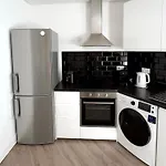 Modern City Centre Two Bedroom Windsor Apartment - Grand Central House