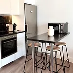 Deluxe City Centre Two Bedroom - Grand Central House