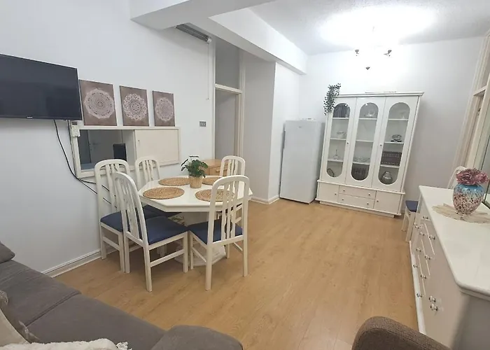 Best Location 2 Bed2 Bath W/Lift In Town!