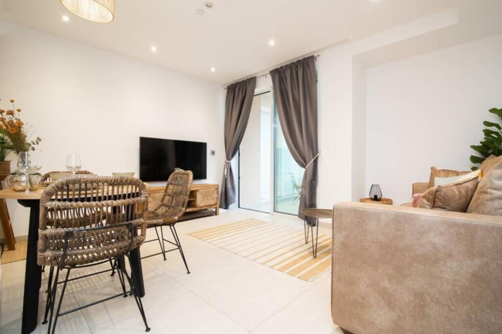 Luxury Modern Apartment With Exceptional Views! Gibraltar