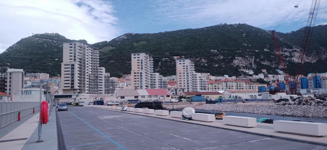 Kings Wharf Quay29 - Large With 3 Pools - Gym - Rock Views - And Short Let In