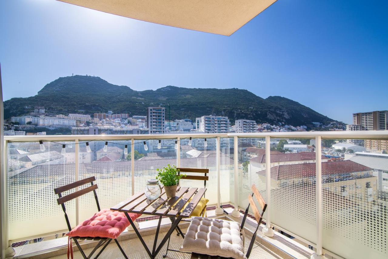 Luxury Modern Apartment With Exceptional Views! *