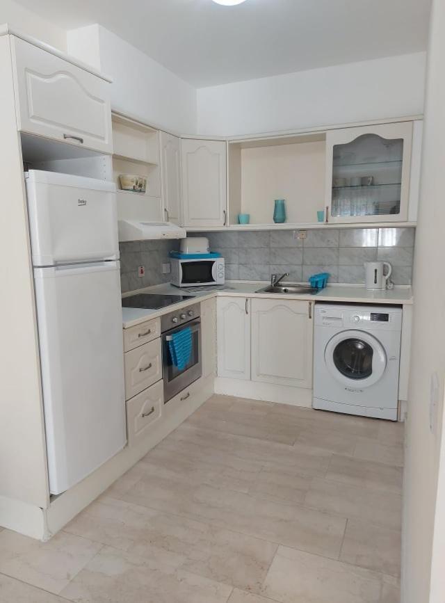 Apartamento Central One Bed Apartment, Sleeps 4 With Roof Top Pool. *
