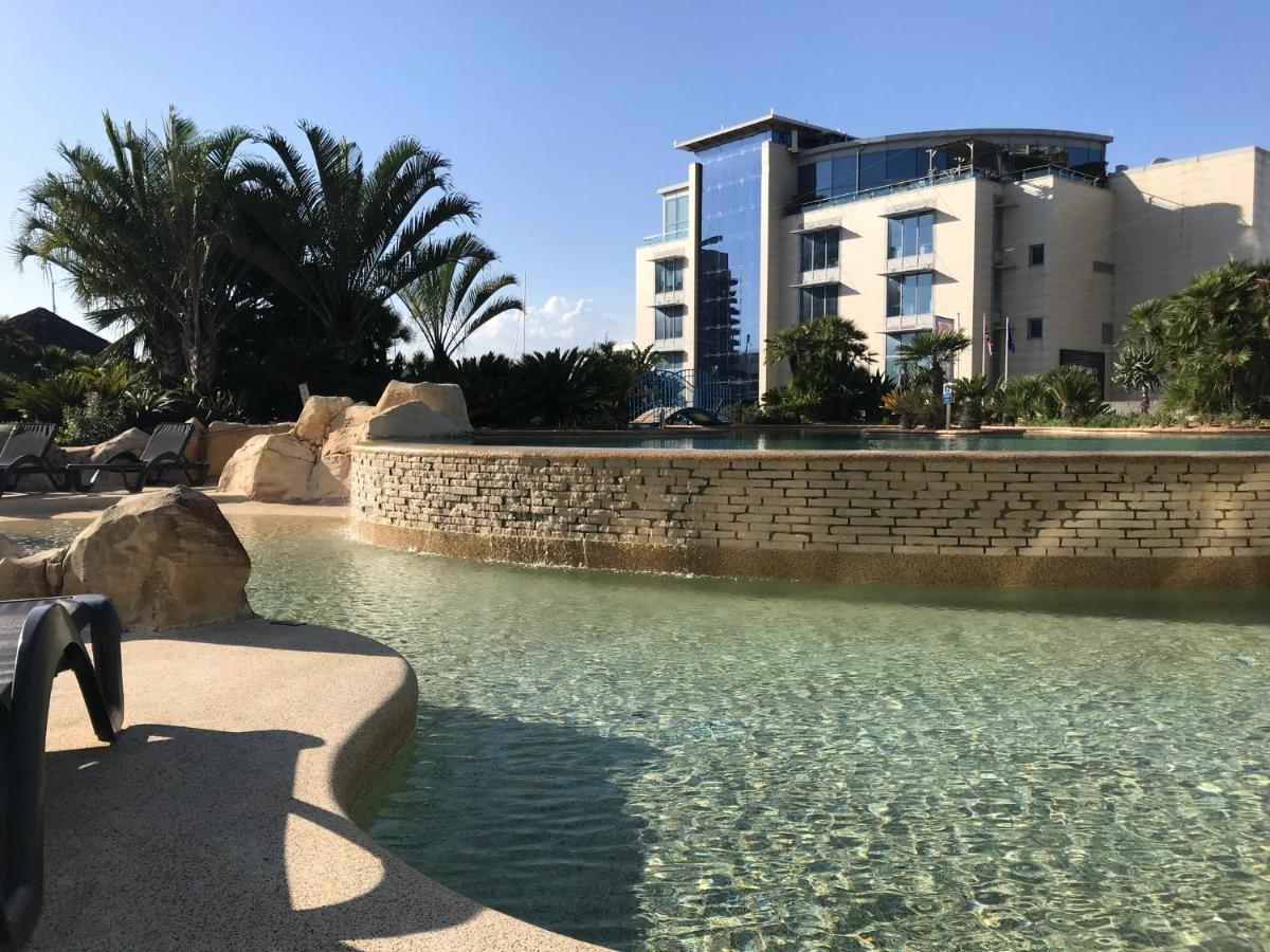 Apartamento Swimming Pools In Ocean Village - 2 Bed 2 Bath Rock View *