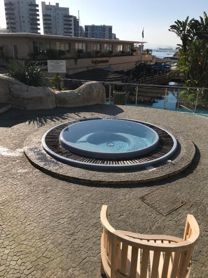 Family With Swimming Pools 3 Bedroom 2 Bathroom Rock Facing