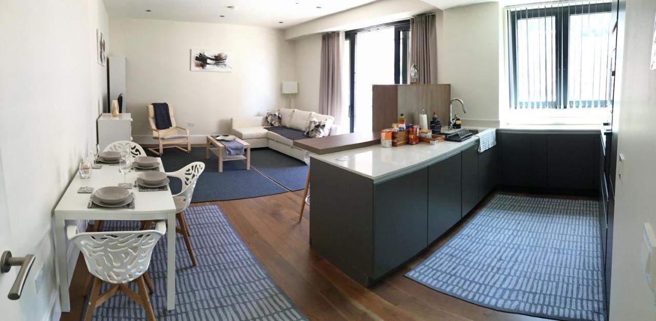 Luxurious With Pool Apartment *