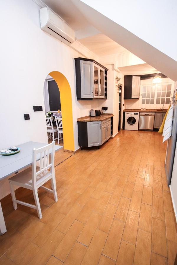 Bright, Chic, 3 Bedroom House In The Heart Of Town Gibraltar