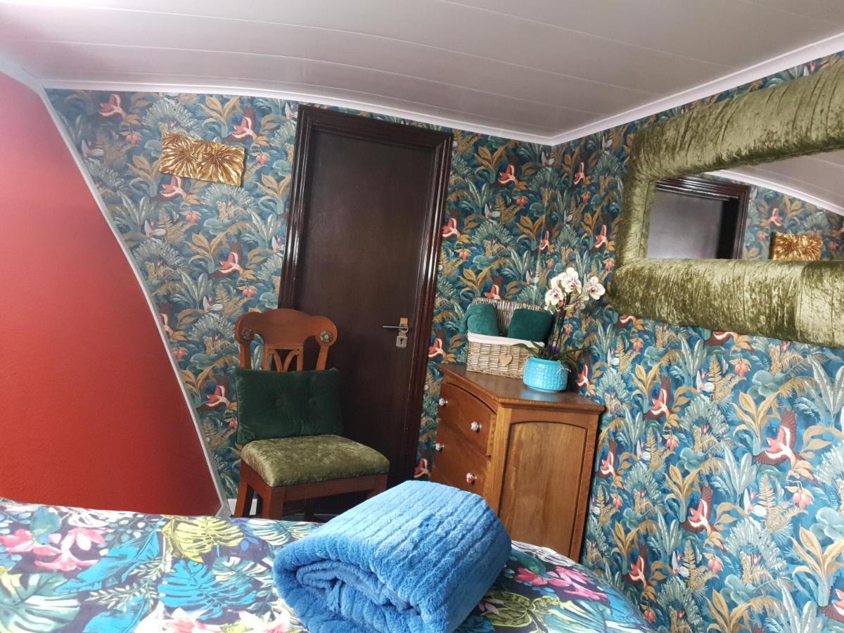Jasmine Coral Jay Boutique Boatel Ocean Village * Gibraltar