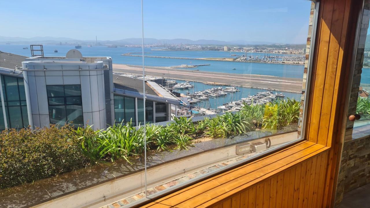 Ocean Plaza Apartment *