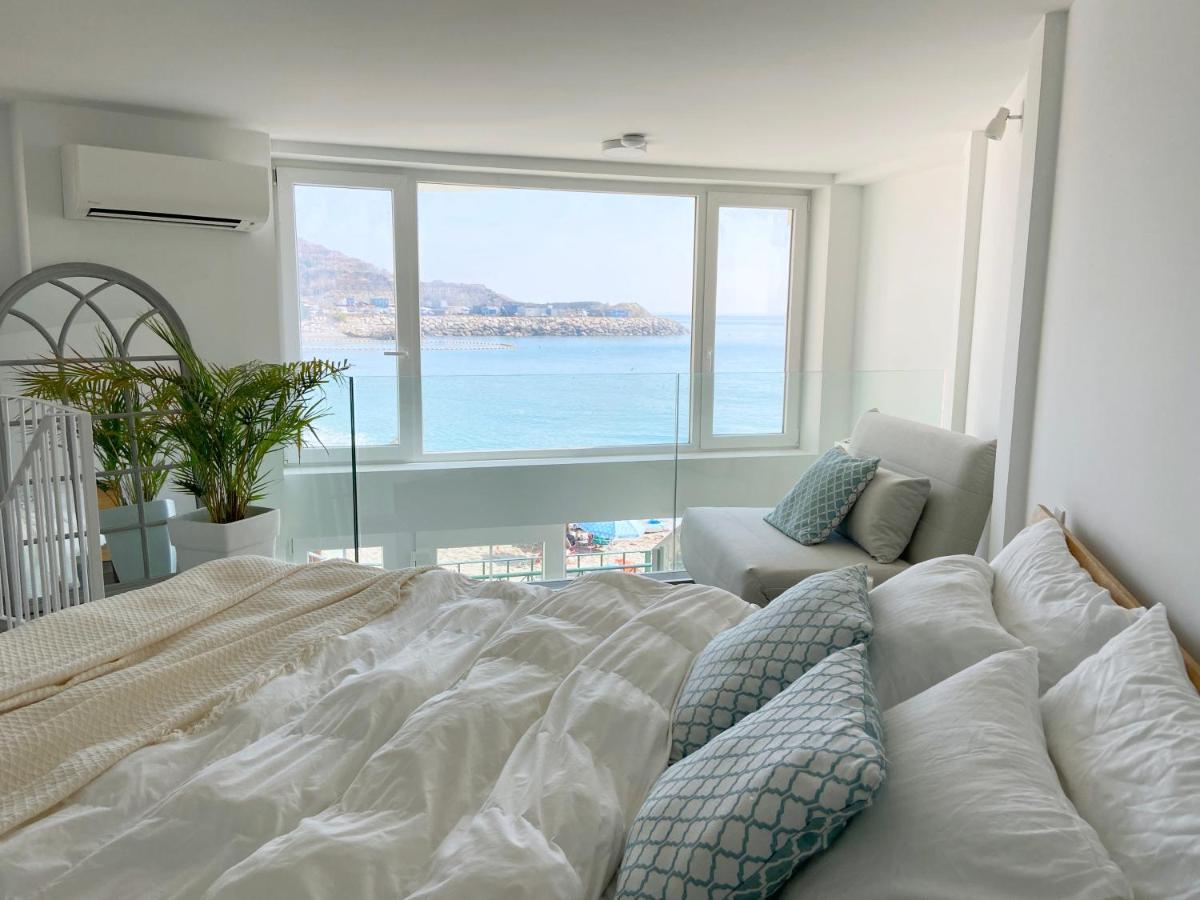 Apartment Spectacular Beachfront Duplex On The Mediterranean - Caleta, Catalan Bay *