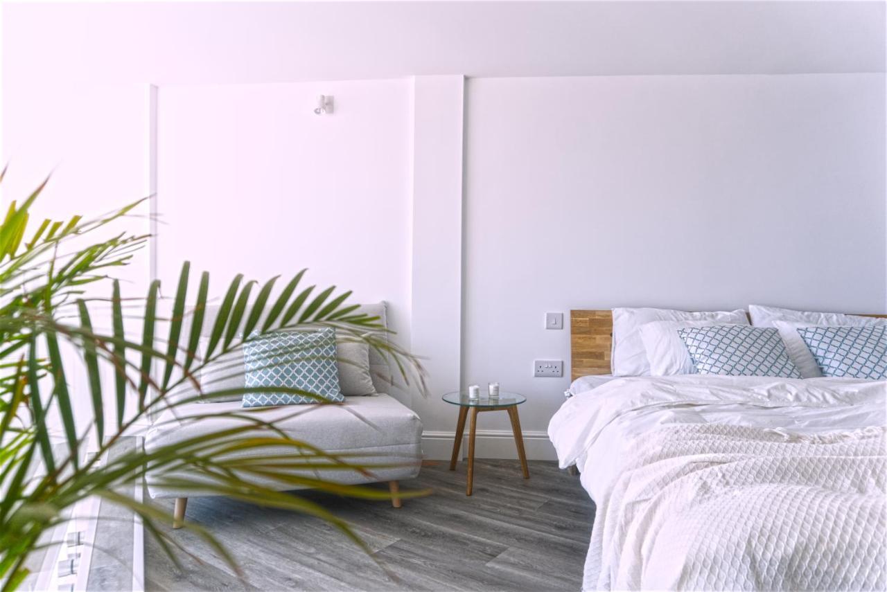 Apartment Spectacular Beachfront Duplex On The Mediterranean - Caleta, Catalan Bay *