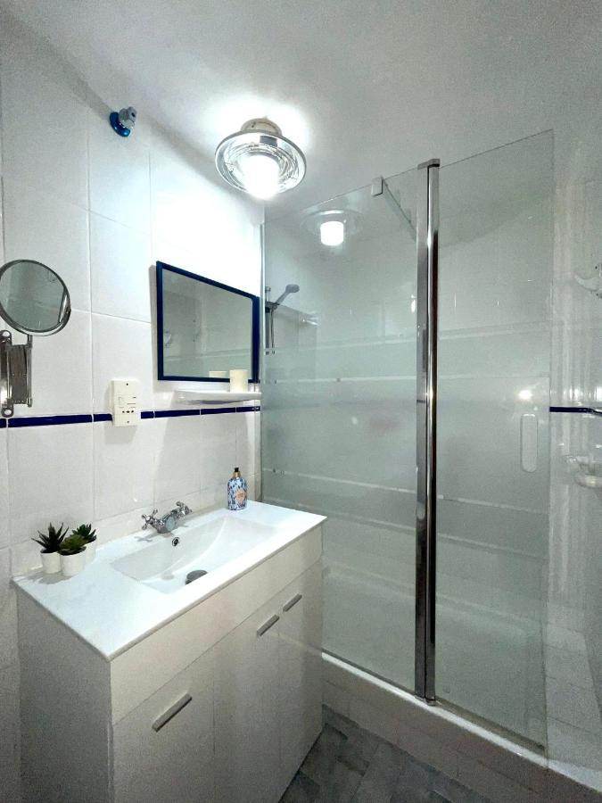 Căn hộ Admirals Suite, *