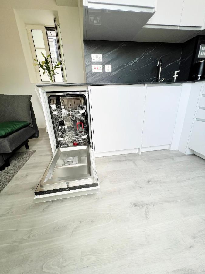 Apartment Sylvian Suites, Stylish And Comfortable, Sleeps 4 Gibraltar